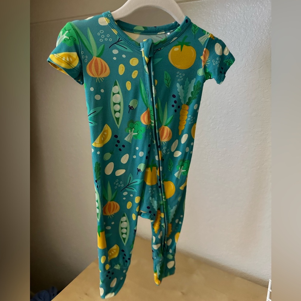 Bums&Roses short sleeve romper - vegetables